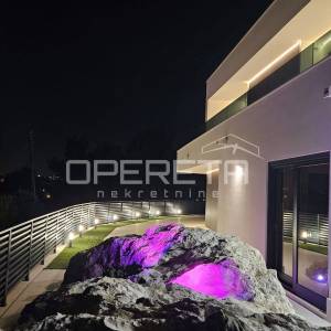 Stobreč nova luksuzna vila s bazenom i pogledom na more, blizina Splita