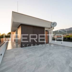 Stobreč nova luksuzna vila s bazenom i pogledom na more, blizina Splita