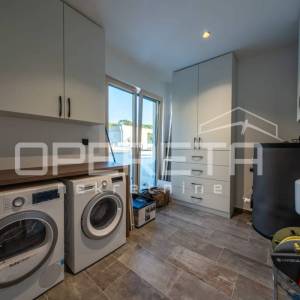 Stobreč nova luksuzna vila s bazenom i pogledom na more, blizina Splita