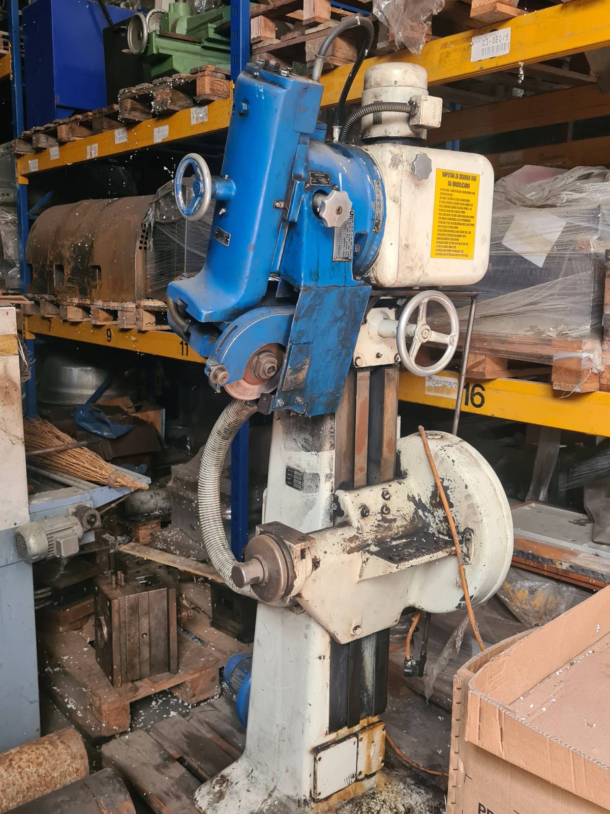 Stroj za oštrenje pila