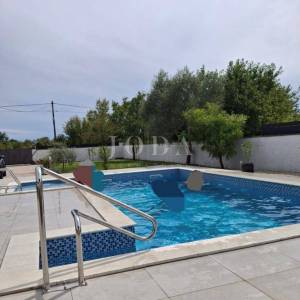 Svetvinčenat, okolica, novouređena kamena kuća sa bazenom