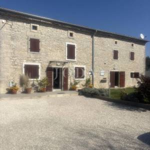 Svetvinčenat, okolica, novouređena kamena kuća sa bazenom