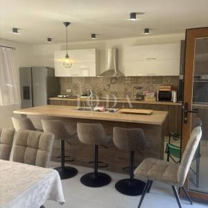 Svetvinčenat, okolica, novouređena kamena kuća sa bazenom