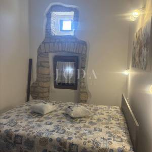 Svetvinčenat, okolica, novouređena kamena kuća sa bazenom