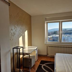 Svijetao, renoviran stan u centru Samobora s pogledom i privatnim park