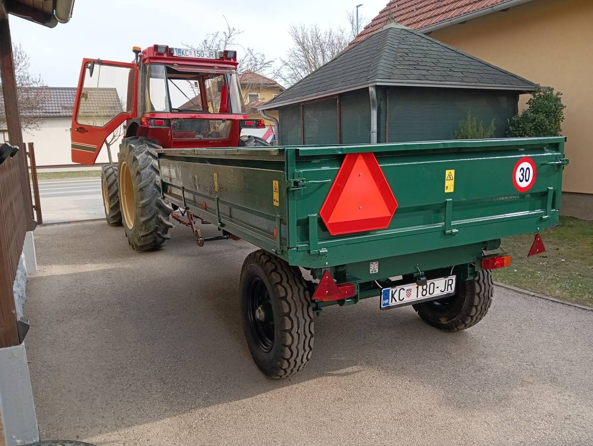 Tehnostroj prikolica