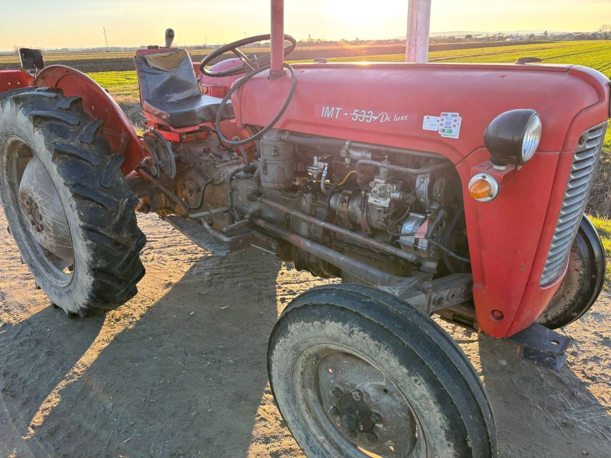 Traktor Imt 533