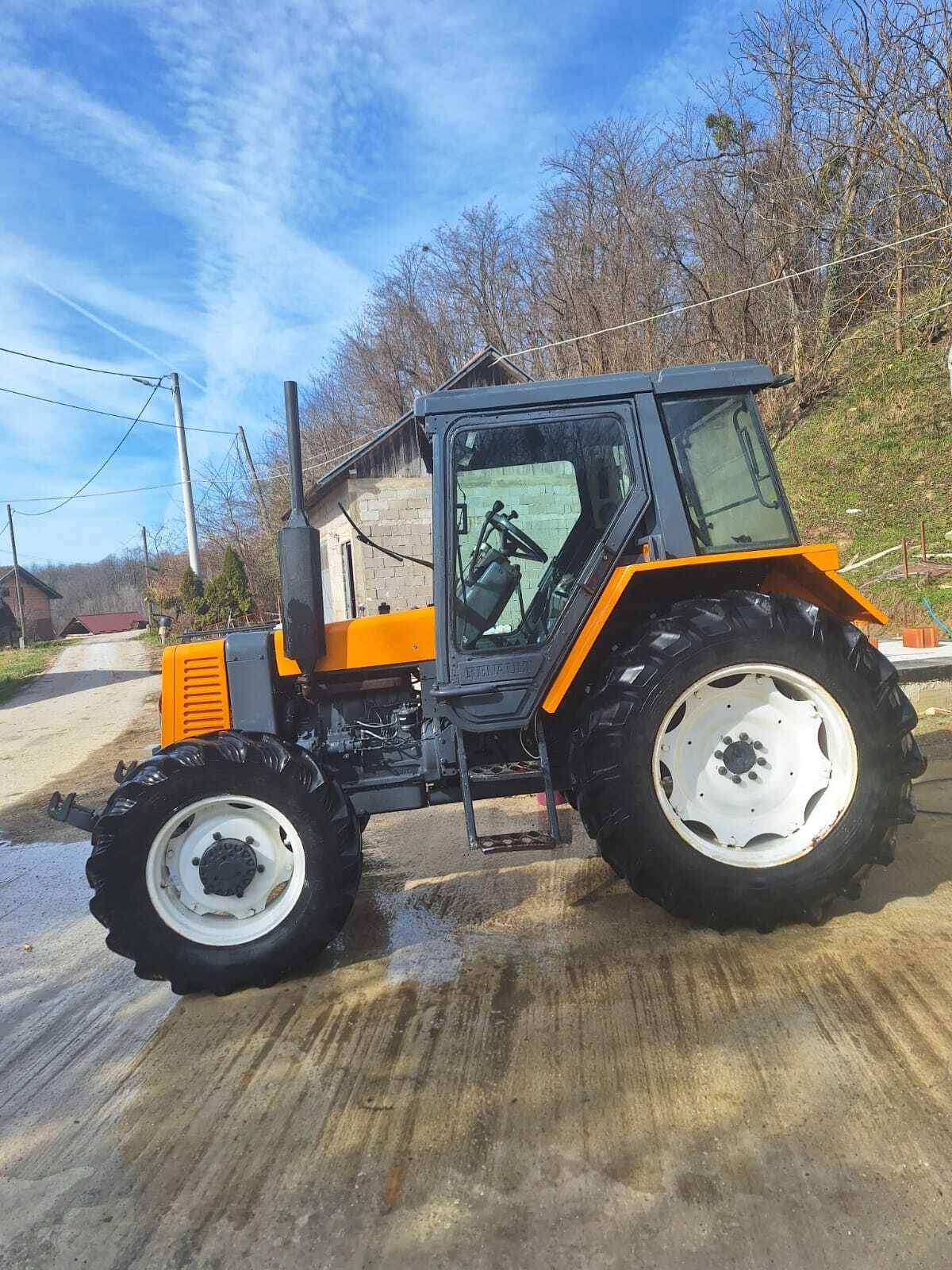 Traktor Renault 77-32