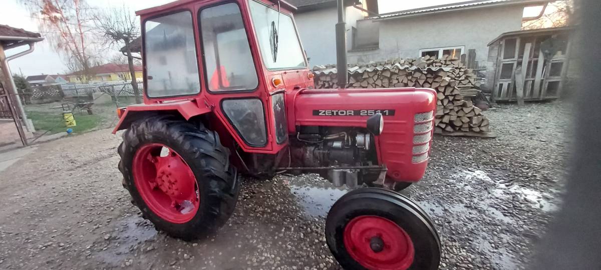 Traktor zetor 2011 68g