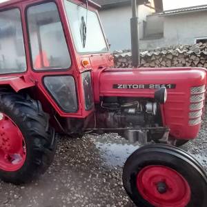 Traktor zetor 2011 68g