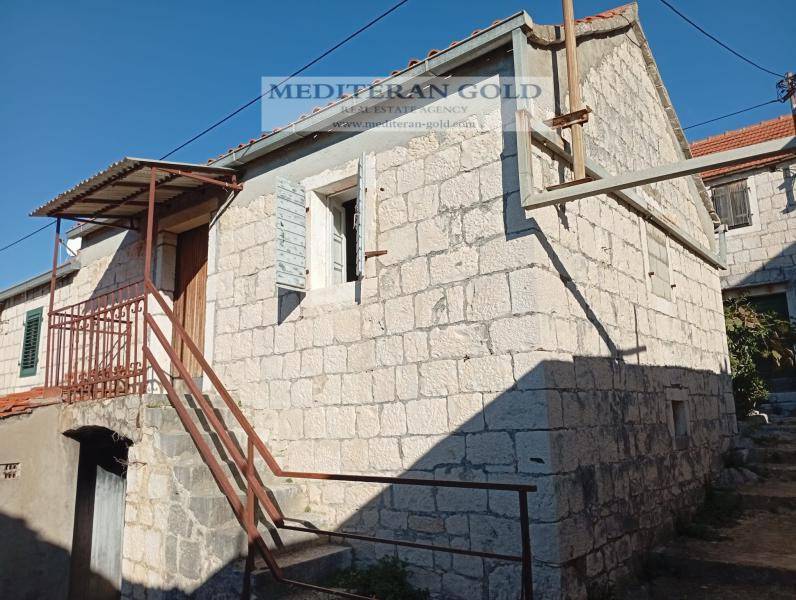 Trogir, Čiovo, Okrug Donji, na prodaju dvije autentične kamene kuće