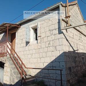 Trogir, Čiovo, Okrug Donji, na prodaju dvije autentične kamene kuće
