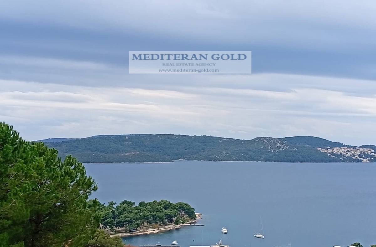 Trogir, Čiovo, poviše kampa Rožac, prodaje se negrađevno zemljište