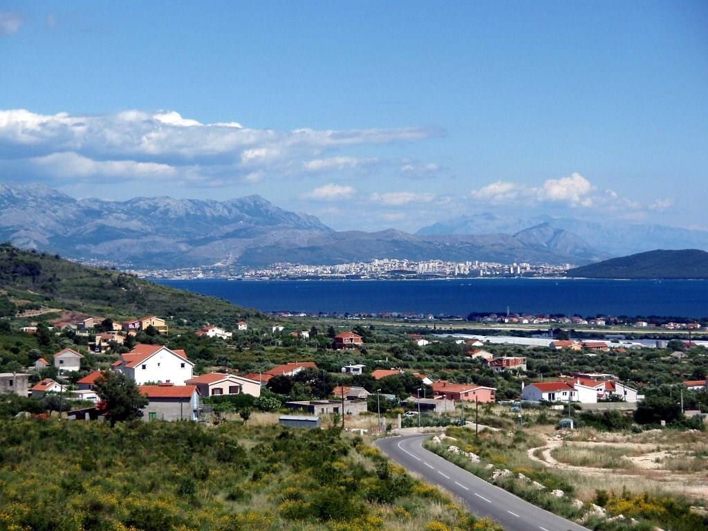 Trogir, Plano, u građevinskoj zoni, zemljište od 3.187m2