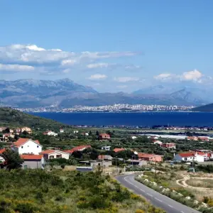 Trogir, Plano, u građevinskoj zoni, zemljište od 3.187m2