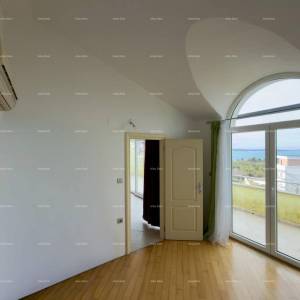 Trosoban stan s pogledom na more i Brijune!