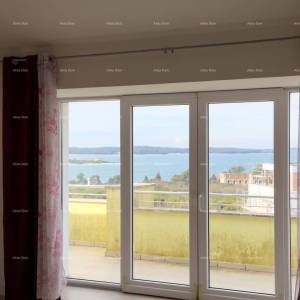 Trosoban stan s pogledom na more i Brijune!