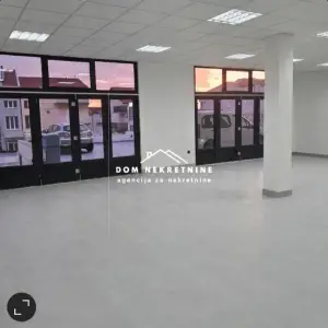 U MAKARSKOJ SE IZNAJMLJUJE POSLOVNI PROSTOR