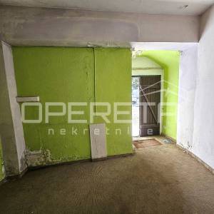 Ulični poslovni prostori uz glavnu cestu, Kaštel Gomilica