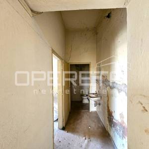 Ulični poslovni prostori uz glavnu cestu, Kaštel Gomilica