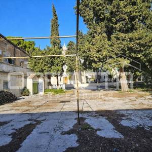 Ulični poslovni prostori uz glavnu cestu, Kaštel Gomilica