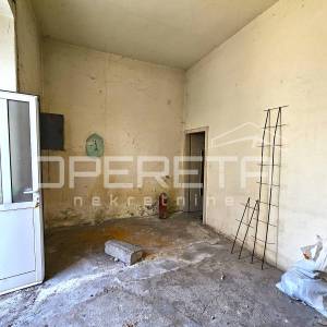 Ulični poslovni prostori uz glavnu cestu, Kaštel Gomilica