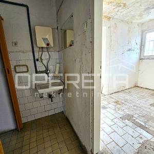 Ulični poslovni prostori uz glavnu cestu, Kaštel Gomilica