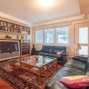 Umag Crveni Vrh. Alberi. Jedinstvena luksuzna nekretnina na samo obali mora. Pogled na Piran.