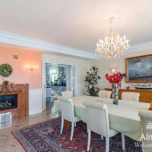 Umag Crveni Vrh. Alberi. Jedinstvena luksuzna nekretnina na samo obali mora. Pogled na Piran.