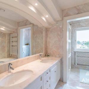 Umag Crveni Vrh. Alberi. Jedinstvena luksuzna nekretnina na samo obali mora. Pogled na Piran.