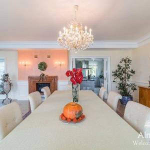 Umag Crveni Vrh. Alberi. Jedinstvena luksuzna nekretnina na samo obali mora. Pogled na Piran.