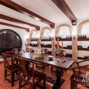 Umag Crveni Vrh. Alberi. Jedinstvena luksuzna nekretnina na samo obali mora. Pogled na Piran.