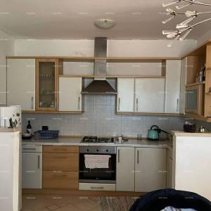 Umag! Kuća s velikom okućnicom i terasom.