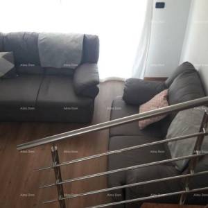 Umag! Kuća s velikom okućnicom i terasom.