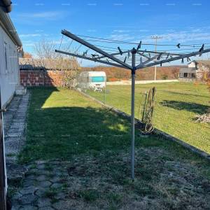 Umag! Kuća s velikom okućnicom i terasom.