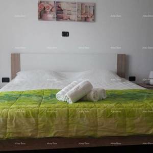 Umag! Kuća s velikom okućnicom i terasom.