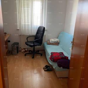 Umag! Kuća s velikom okućnicom i terasom.