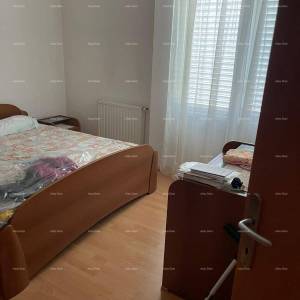 Umag! Kuća s velikom okućnicom i terasom.