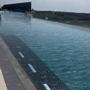 Umag, resort luksuza i ljepote! Prodaja stanova u resortu sa krovnim infinity bazenom od 105m