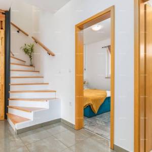 Valbandon, dvoetažni stan u  blizini mora.