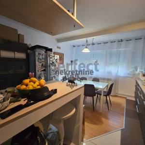 Velika Gorica, komforan i prostran 4-sob. stan od 80m2, 1. kat,  lift