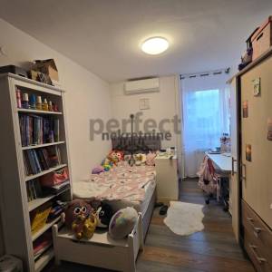 Velika Gorica, komforan i prostran 4-sob. stan od 80m2, 1. kat,  lift