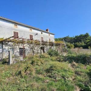 Veliko građ.zemljište sa tradicionalnom istarskom kućom,LABIN okolica