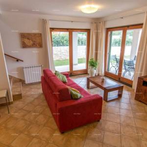 VILA S DVA APARTMANA I BAZENOM,  OKOLICA LABINA