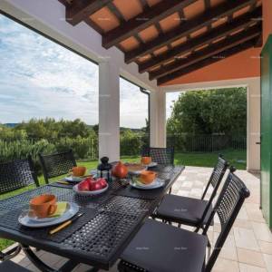 VILA S DVA APARTMANA I BAZENOM,  OKOLICA LABINA