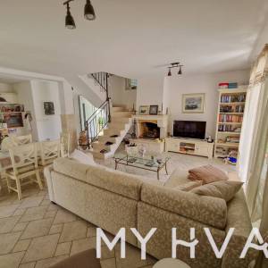 Vila sa bazenom u Vitarnji