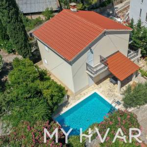Vila sa bazenom u Vitarnji