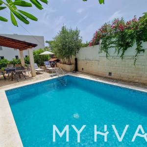 Vila sa bazenom u Vitarnji