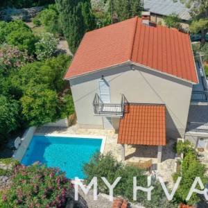 Vila sa bazenom u Vitarnji
