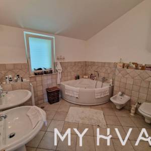 Vila sa bazenom u Vitarnji